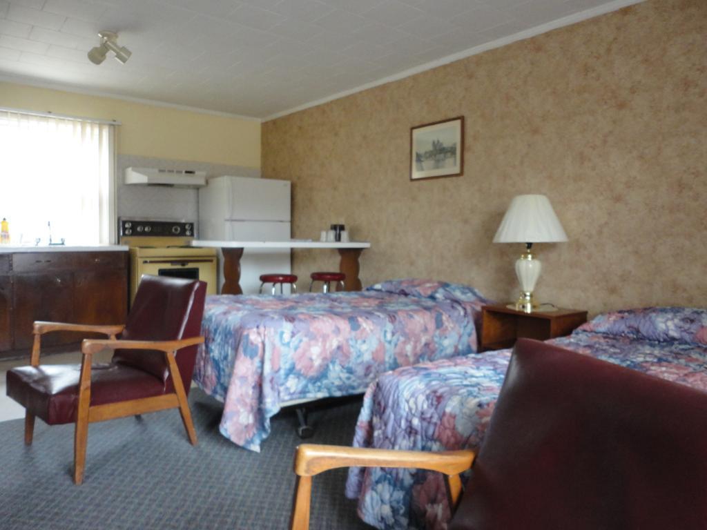 Hipwell'S Motel Fonthill Exterior foto
