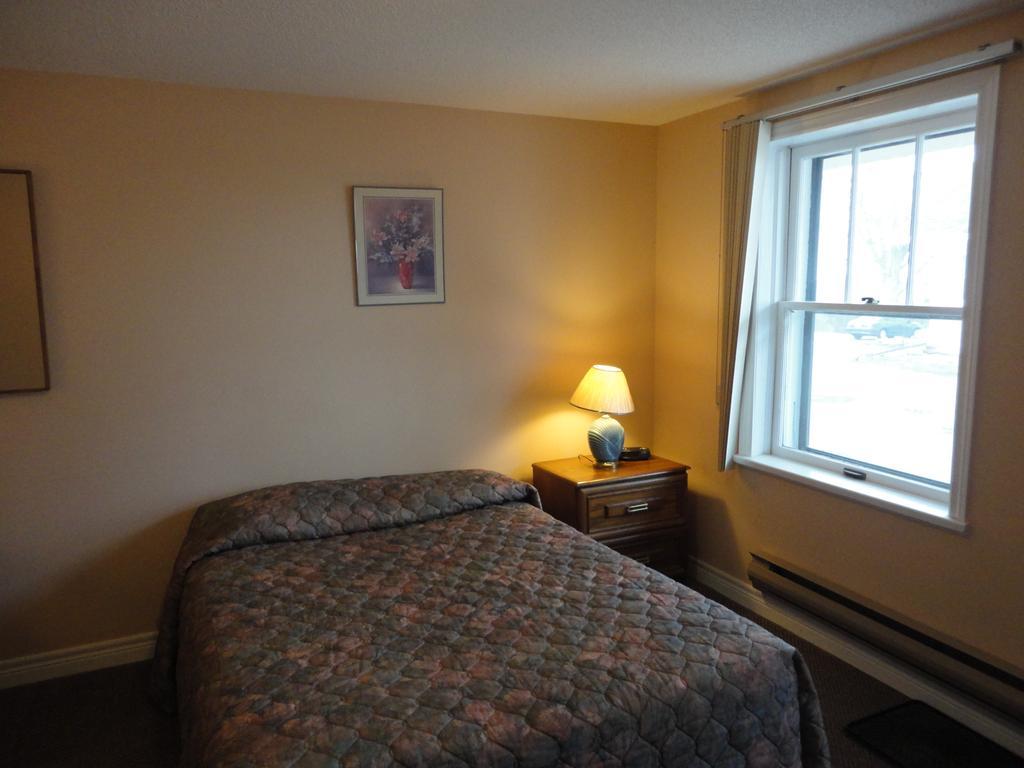 Hipwell'S Motel Fonthill Exterior foto